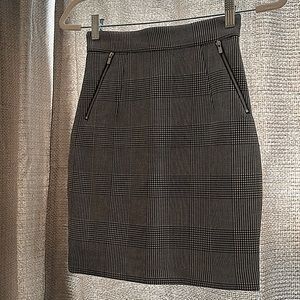 Black and white high waisted skirt - Size 2 (H&M) mint condition